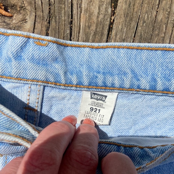 Vintage Levi’s Cut Off Denim Shorts Size 28 - Picture 9 of 12